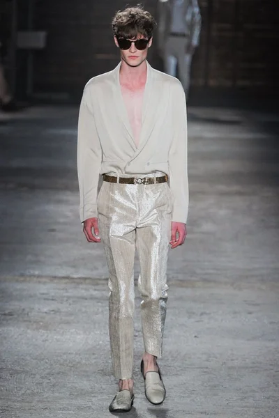 Look 25